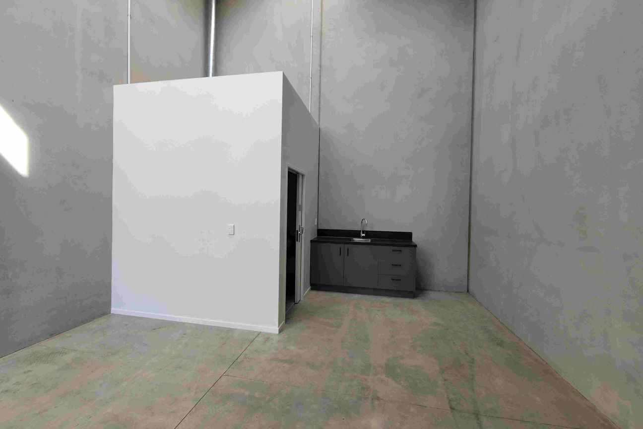 32 sqm Self-Contain Workshop with 2 Carparks - Ansicht 6