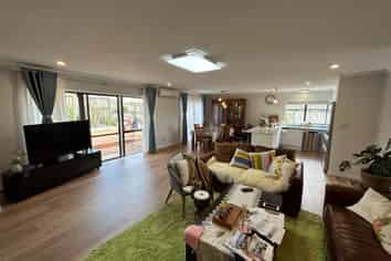 42 Newinn Crescent, East Tamaki Heights