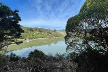 38 Bay Road, PURAKAUNUI