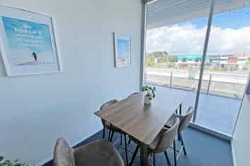 MODERNLEVEL 1 OFFICE IN FLAT BUSH
