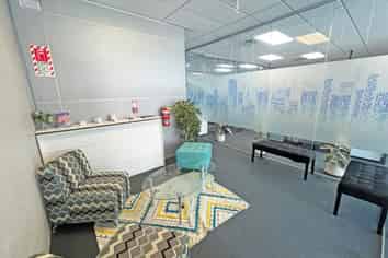 MODERNLEVEL 1 OFFICE IN FLAT BUSH
