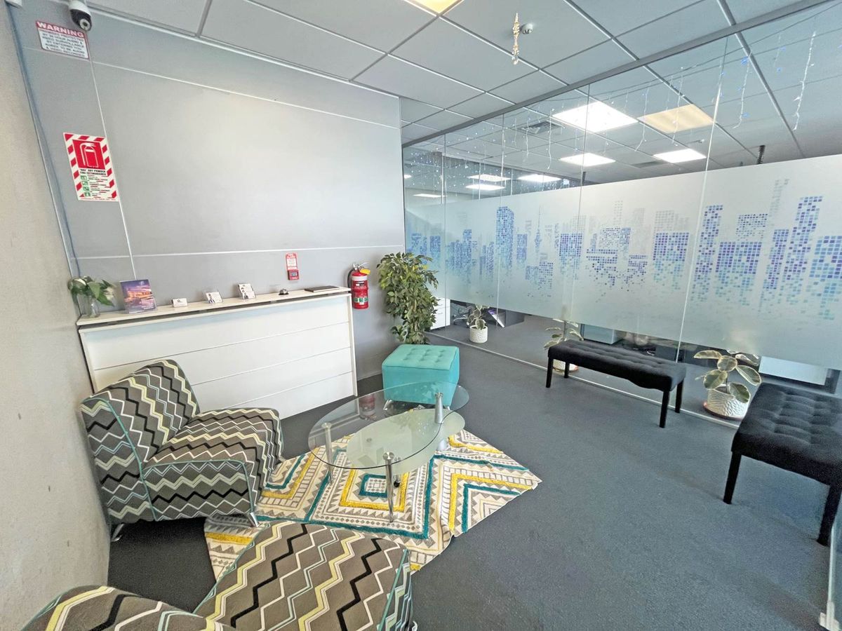 MODERN LEVEL 1 OFFICE IN FLAT BUSH