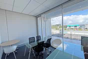 MODERNLEVEL 1 OFFICE IN FLAT BUSH
