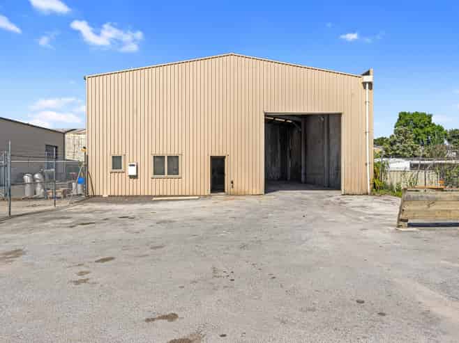Hard working warehouse, with secure yard