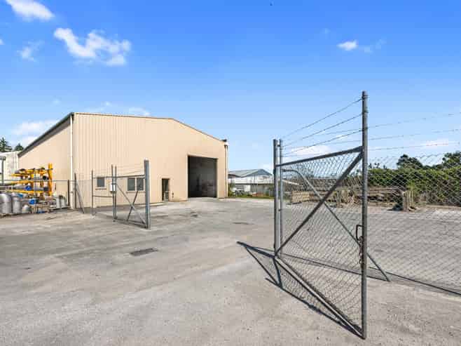 Hard working warehouse, with secure yard