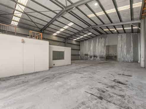 Hard working warehouse, with secure yard