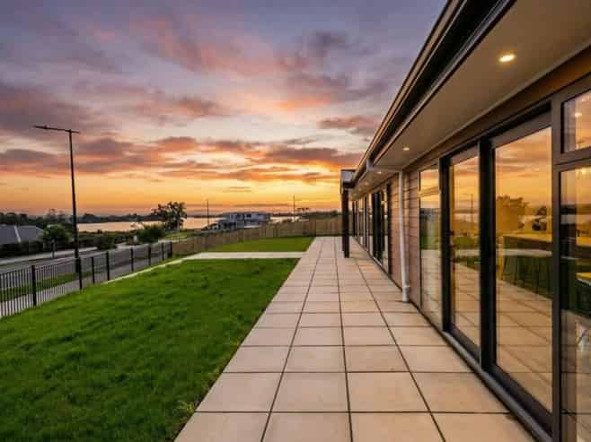 24 Tahuna Minhinnick Drive, Glenbrook