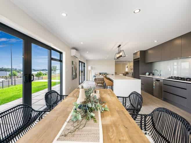 24 Tahuna Minhinnick Drive, Glenbrook