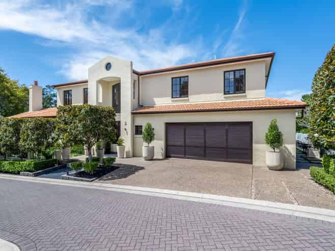 2 Glenoaks Rise, Mellons Bay