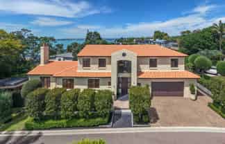 2 Glenoaks Rise, Mellons Bay