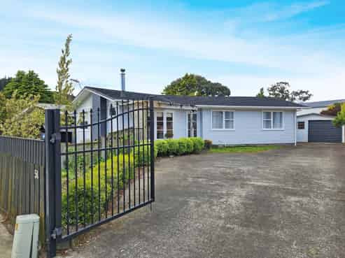 54 Parkway, Wainuiomata