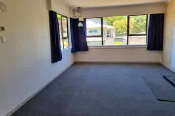 5 Hillside Crescent, Westown