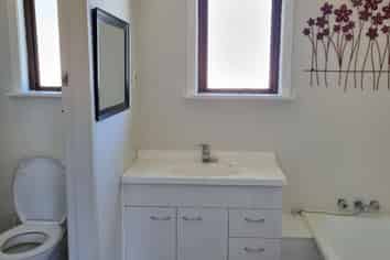 5 Hillside Crescent, Westown