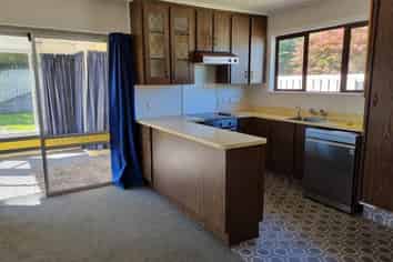 5 Hillside Crescent, Westown