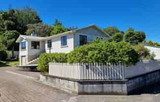 5 Hillside Crescent, Westown