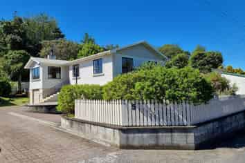 5 Hillside Crescent, Westown