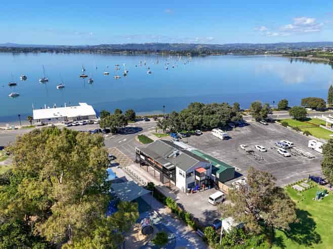 Beachside freehold investment with upside