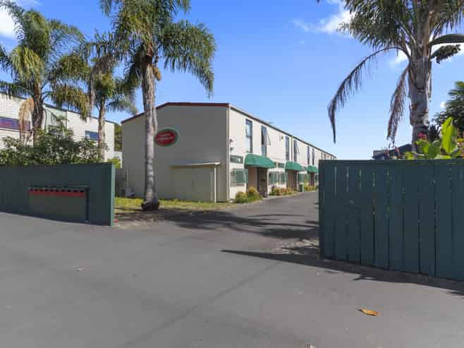 8/1 Coates Street, Hamilton East