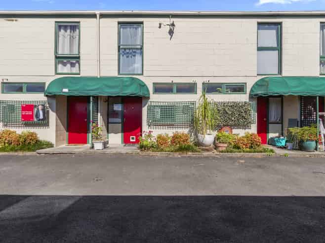 8/1 Coates Street, Hamilton East