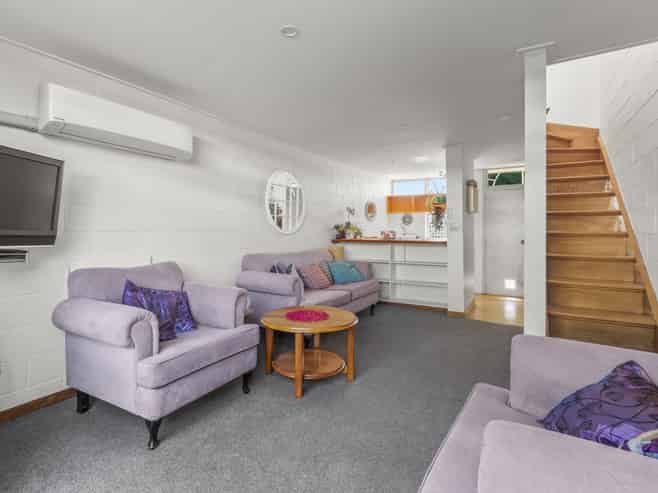 8/1 Coates Street, Hamilton East