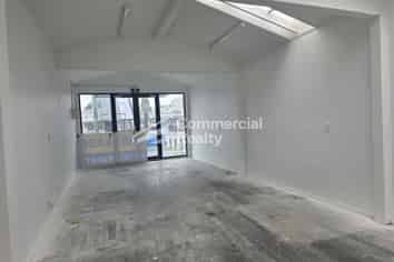 Compact Great South Road Retail