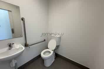 Full Floor Office – Prime Wairau Position