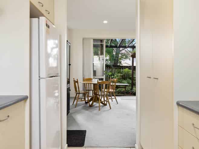 2/38 Fields Parade, Oteha