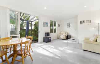 2/38 Fields Parade, Oteha