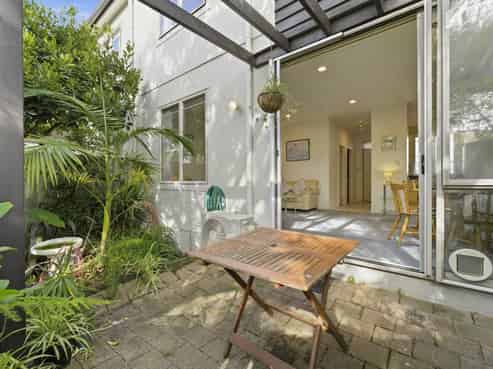 2/38 Fields Parade, Oteha