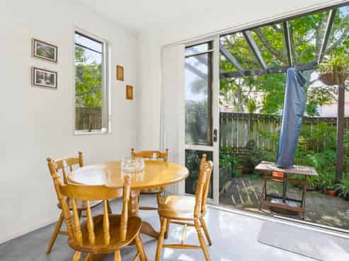 2/38 Fields Parade, Oteha