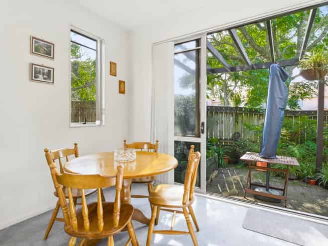 2/38 Fields Parade, Oteha