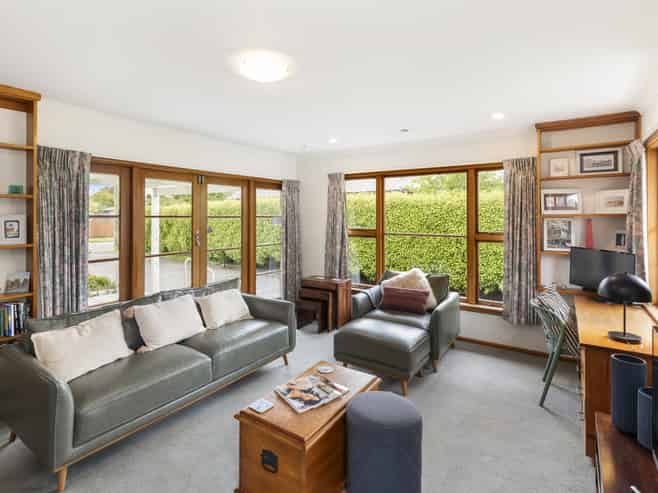 32 Flower Street, Bryndwr