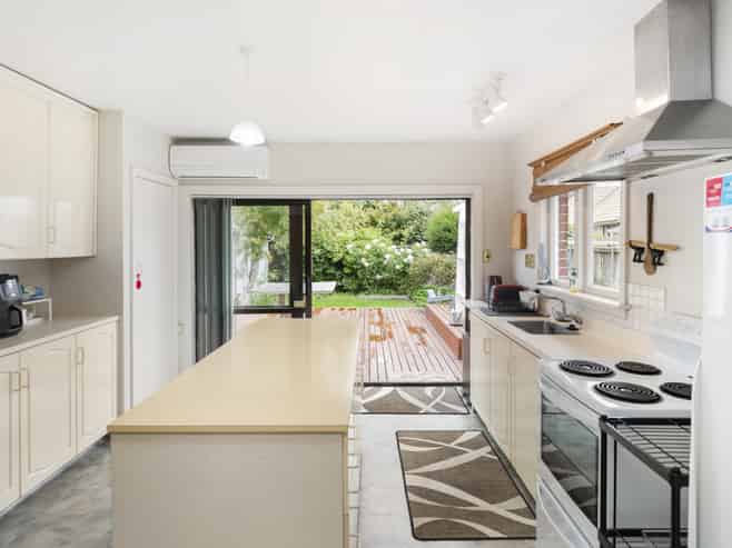 32 Flower Street, Bryndwr