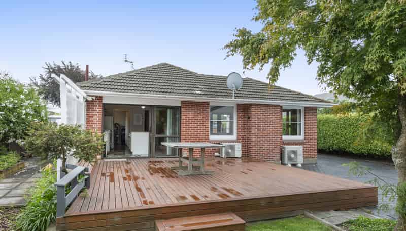 32 Flower Street, Bryndwr