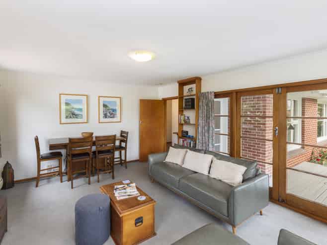 32 Flower Street, Bryndwr