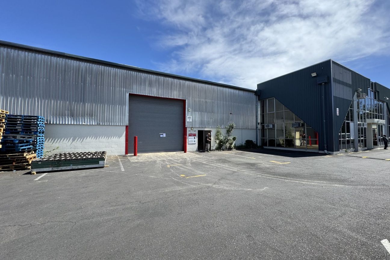 High-value warehouse I Available now - Vista 2