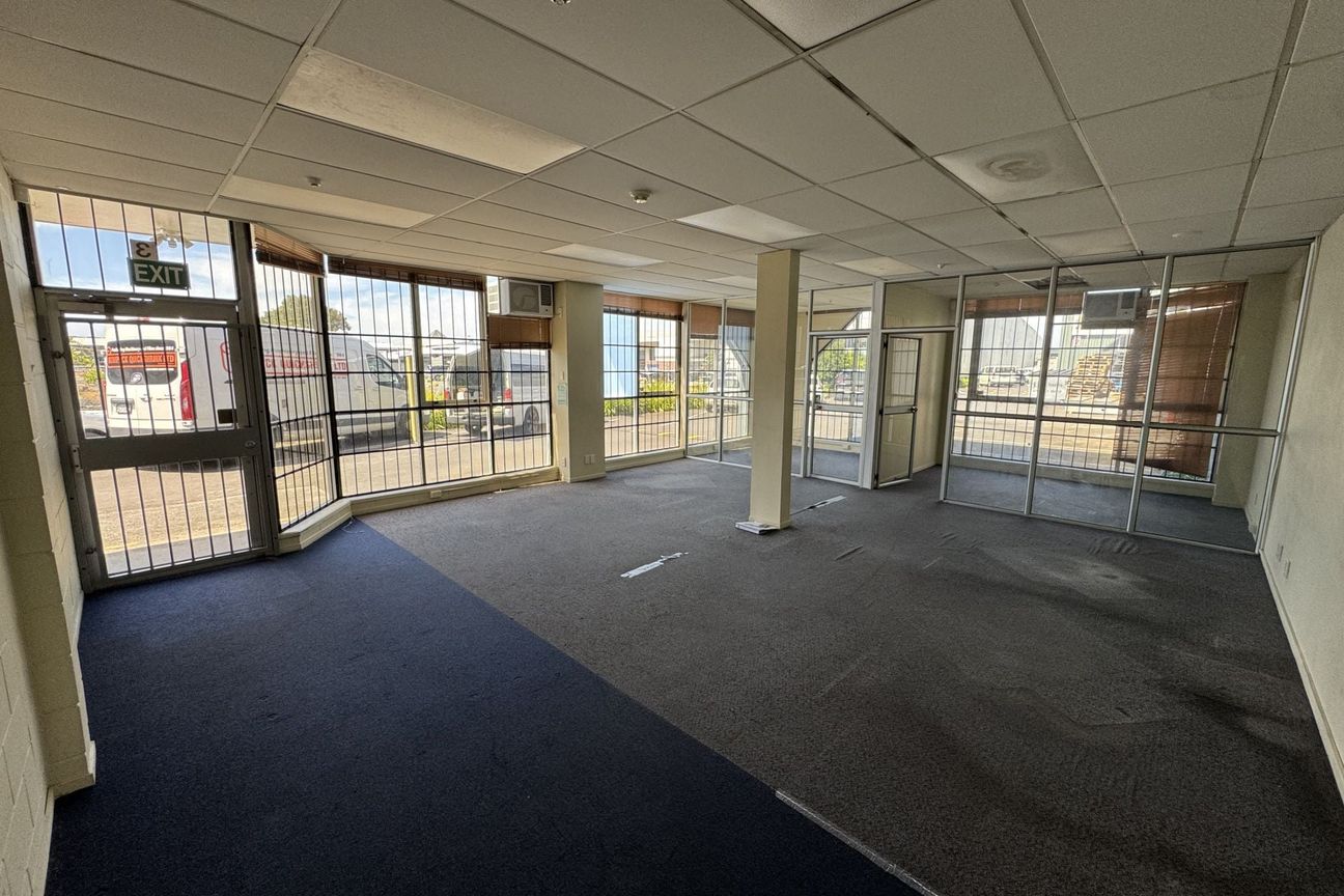High-value warehouse I Available now - Vista 6