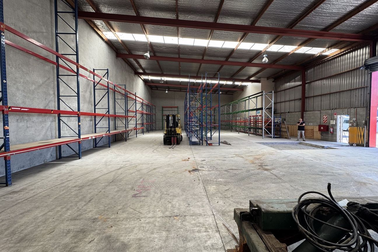 High-value warehouse I Available now - Vista 3