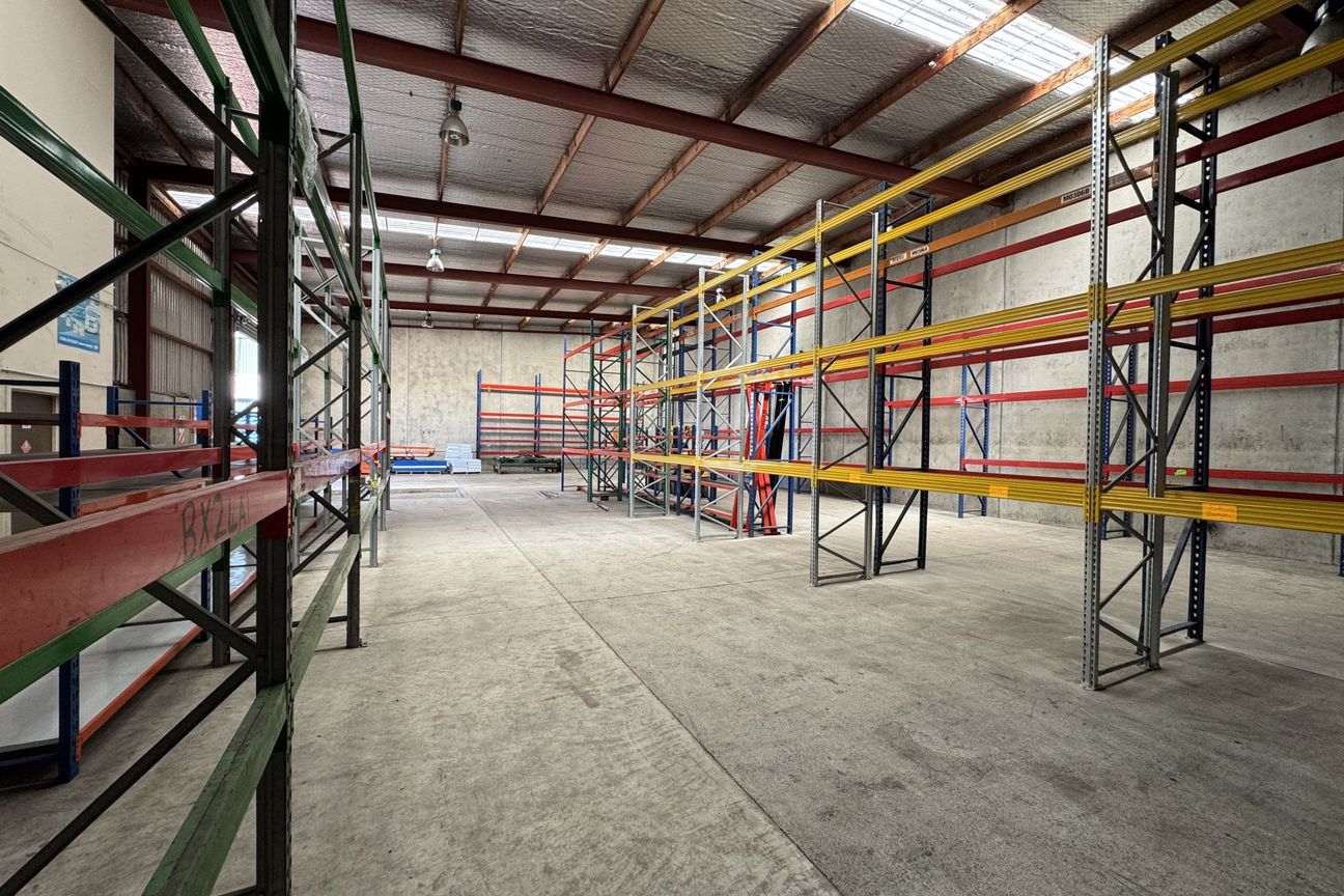 High-value warehouse I Available now - Vista 4
