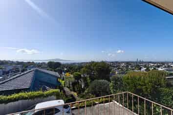 149 East Coast Road, Castor Bay