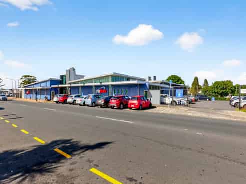 Prime Trophy - 9-Year Lease to National Tenant 