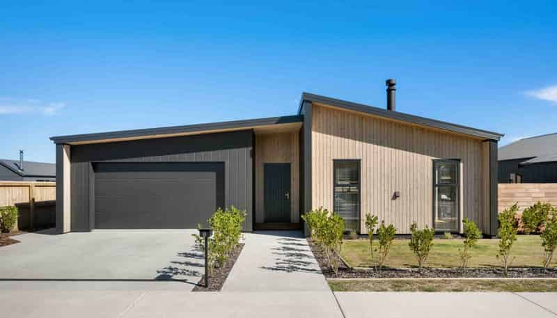 6 Moonstone Street, Albert Town