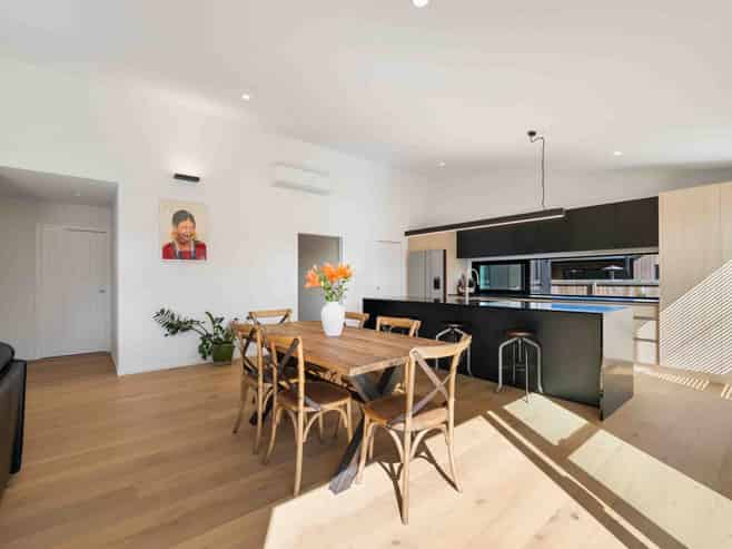 6 Moonstone Street, Albert Town