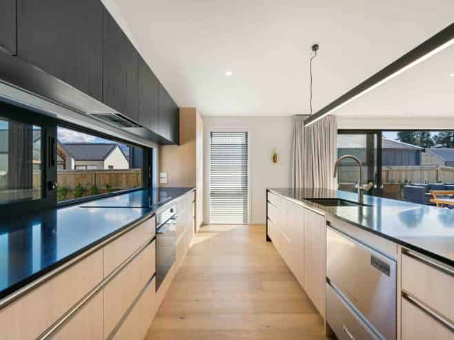 6 Moonstone Street, Albert Town