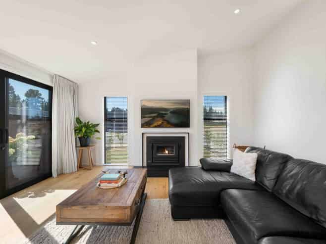 6 Moonstone Street, Albert Town