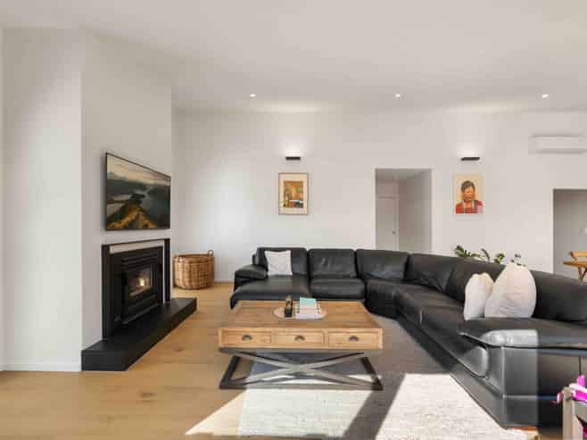 6 Moonstone Street, Albert Town