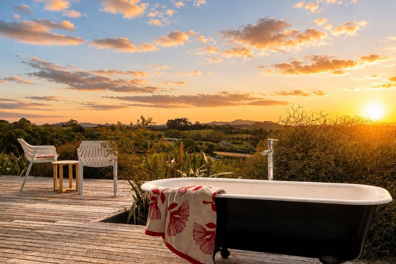 Designed for Living, Outstanding Buying – pohled 2