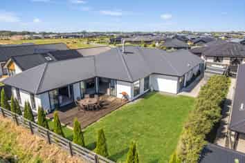 95 Oaks Drive, Lincoln