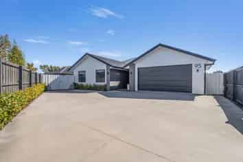 95 Oaks Drive, Lincoln