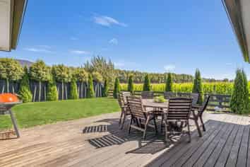 95 Oaks Drive, Lincoln